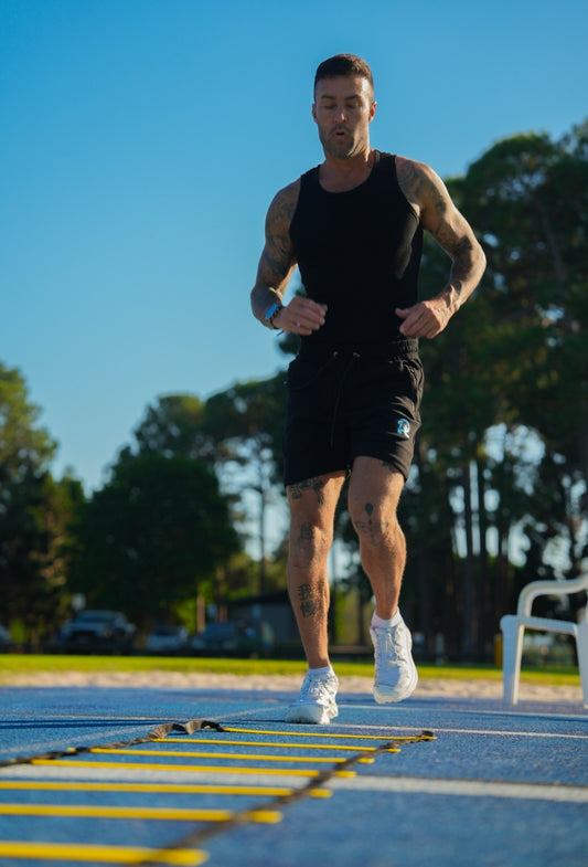 street active track shorts - blvck w glacier